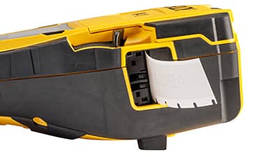 USB-A és USB-C portok az M710 nyomtató oldalán.