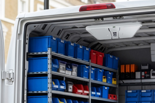 rögzített RFID-olvasó a furgonban